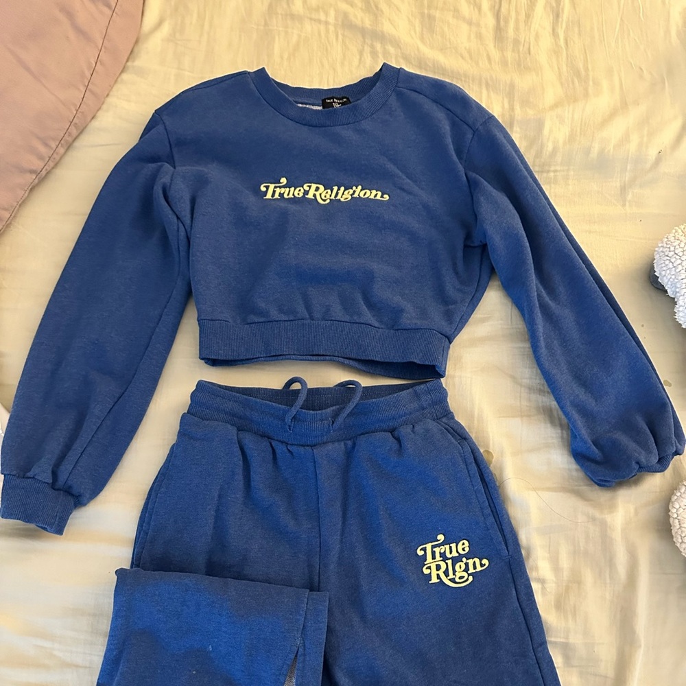 Wore once! This is super flattering